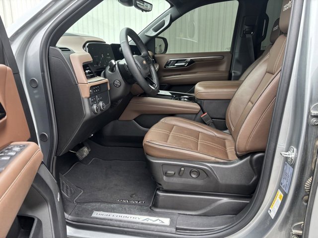 Certified 2025 Chevrolet Suburban High Country image 9