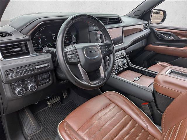 Used 2023 GMC Yukon XL Denali Ultimate AWD/4WD image 9
