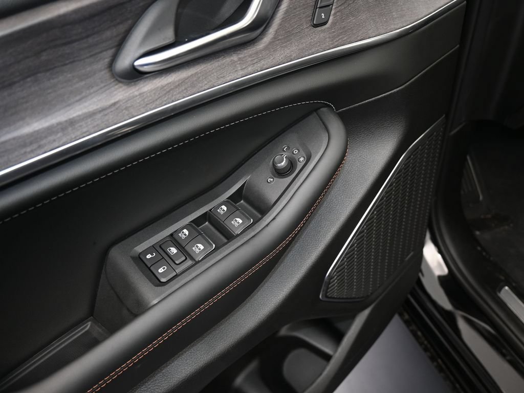New 2025 Jeep Grand Cherokee L Overland AWD/4WD image 14