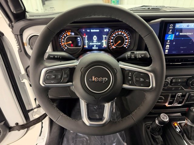 Used 2025 Jeep Wrangler Unlimited Sahara AWD/4WD image 8