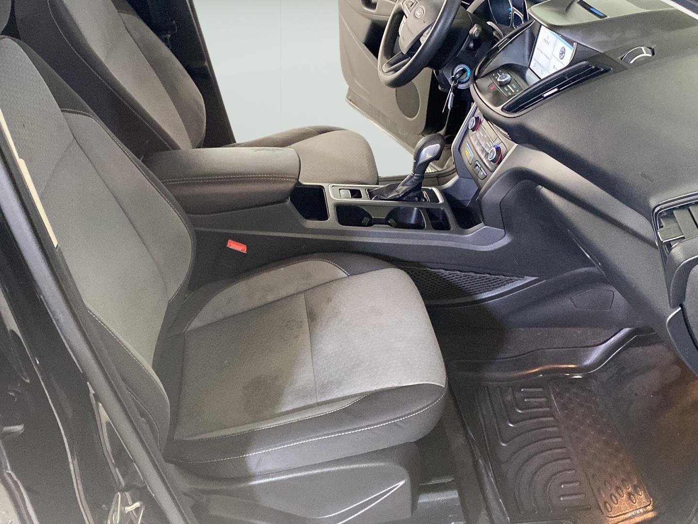 Used 2018 Ford Escape SE w/ SE Sync 3 Package AWD/4WD image 32