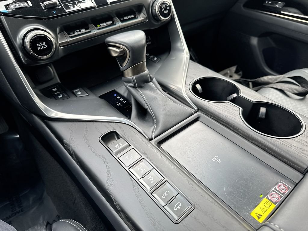Used 2024 Lexus LX 600 4WD w/ Luxury Package image 30
