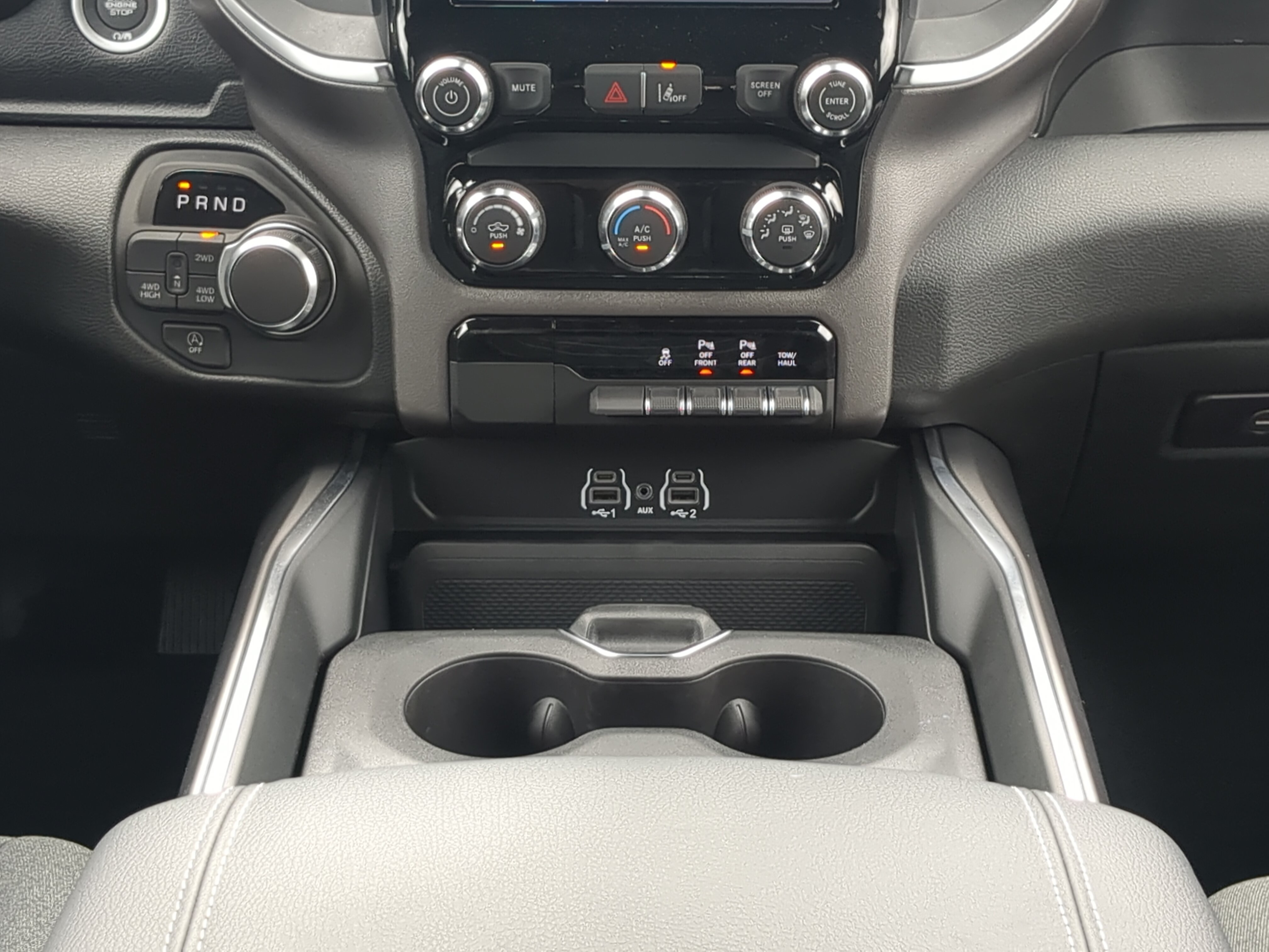 New 2026 RAM 1500 Express AWD/4WD image 17