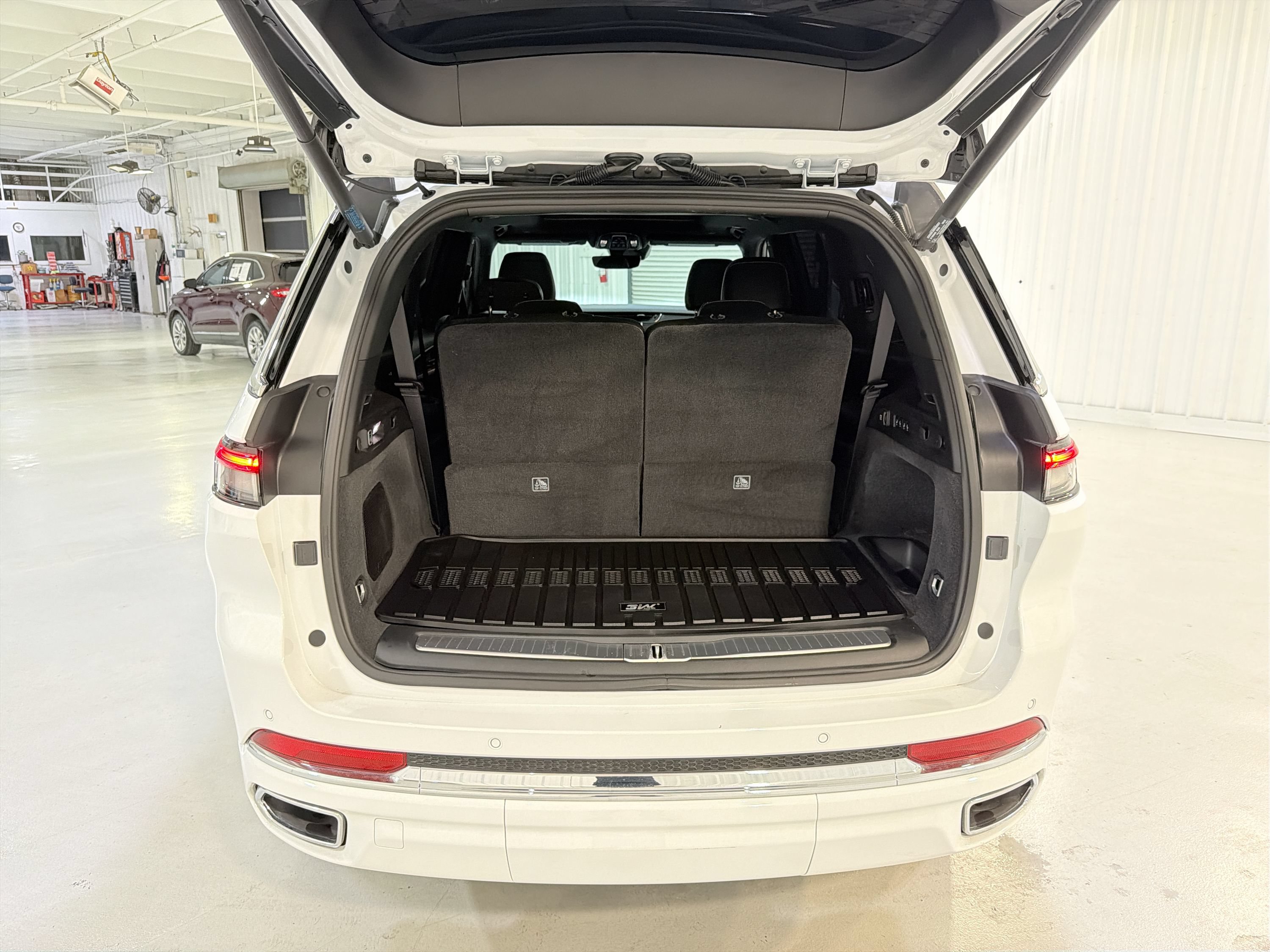 Used 2025 Jeep Grand Cherokee L Overland AWD/4WD image 29