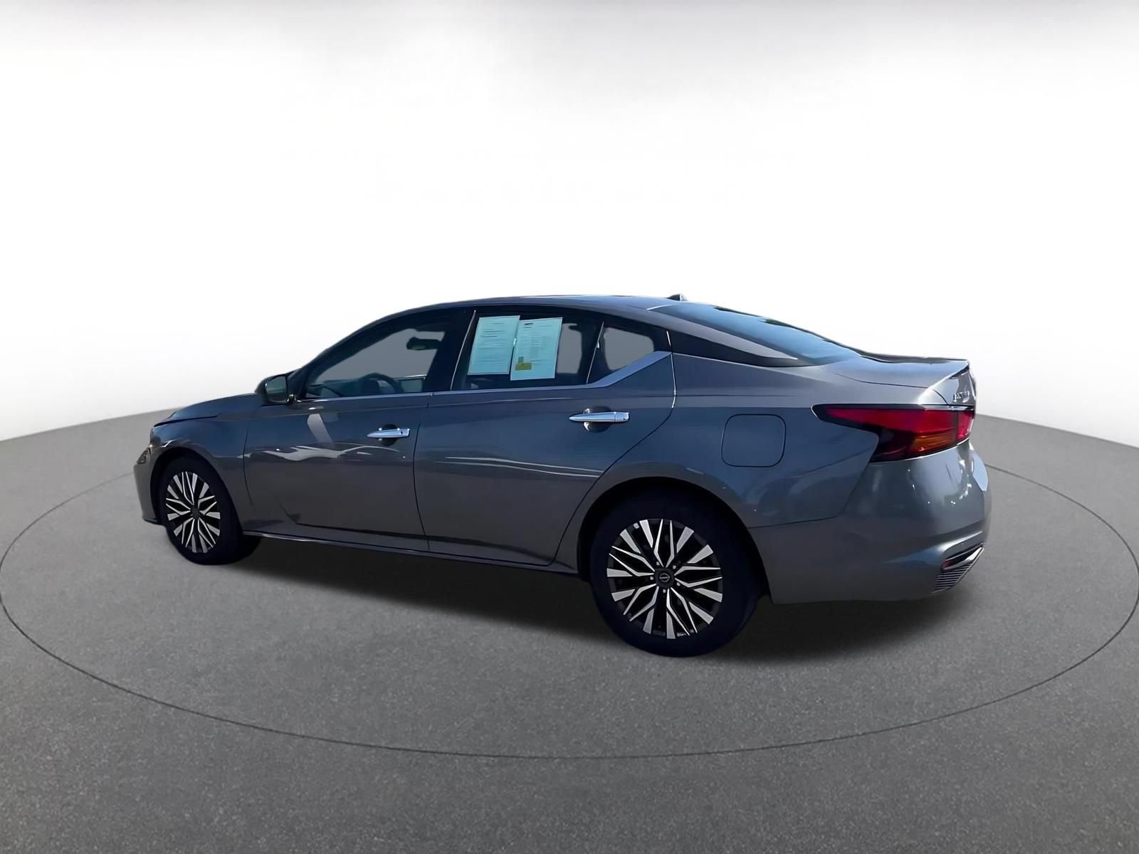 Used 2025 Nissan Altima 2.5 SV FWD image 8
