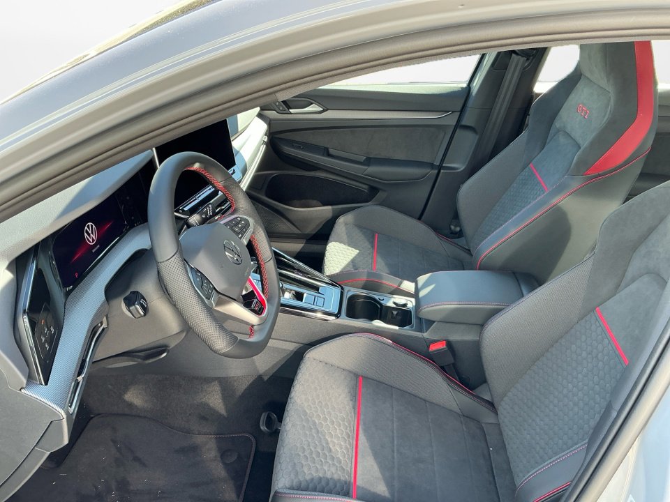 New 2025 Volkswagen GTI SE image 9