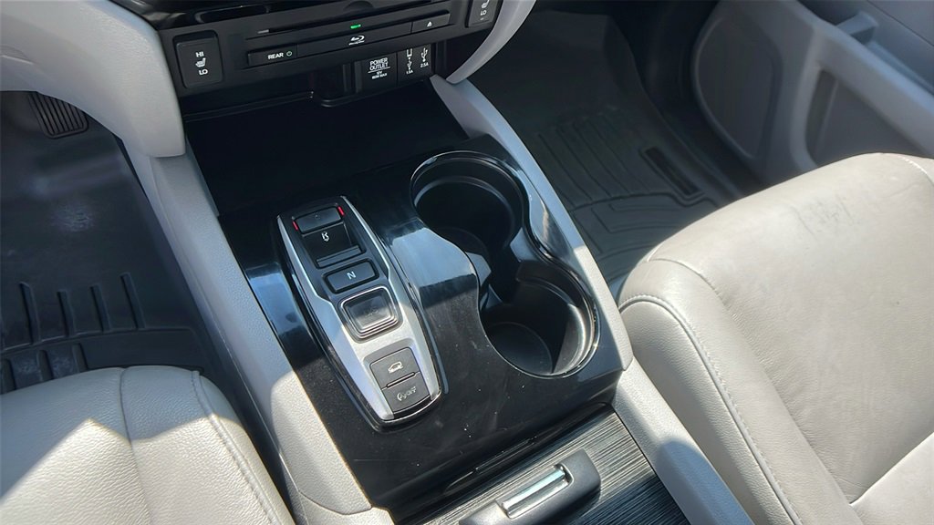Used 2017 Honda Pilot Touring image 28