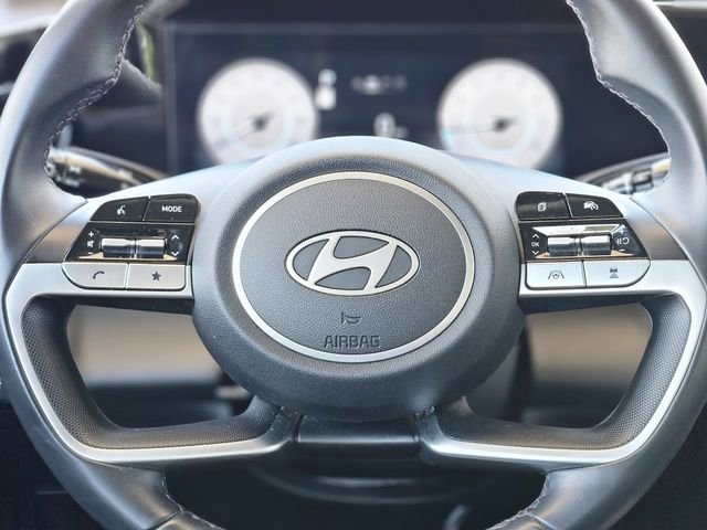 Used 2025 Hyundai Elantra Limited FWD image 17