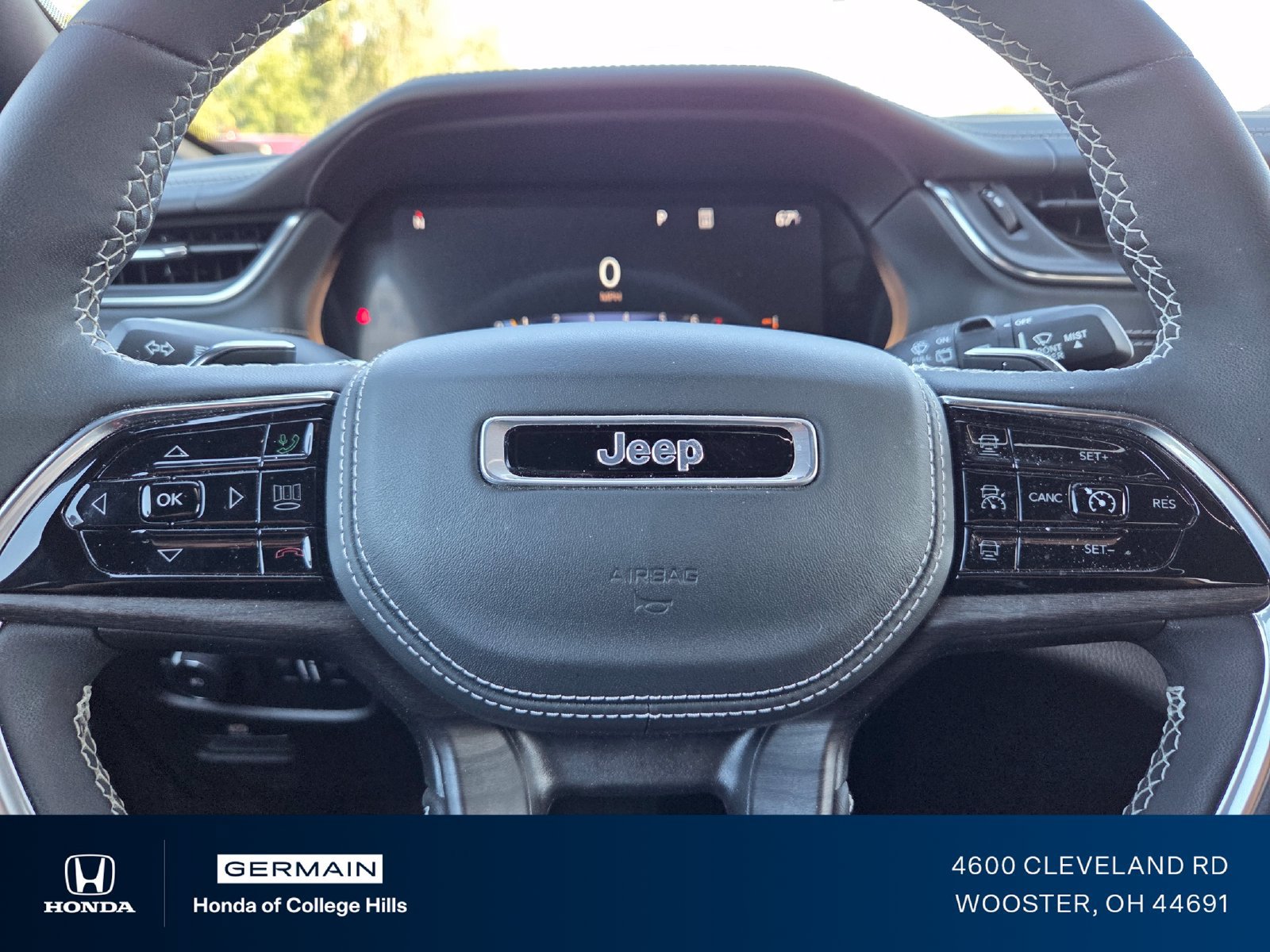 Used 2023 Jeep Grand Cherokee Overland AWD/4WD image 28