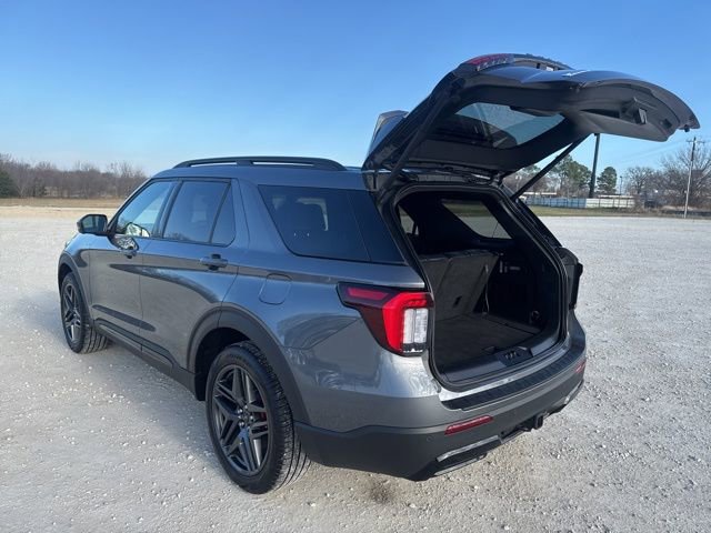 Used 2025 Ford Explorer ST-Line w/ ST-Line Street Pack image 4
