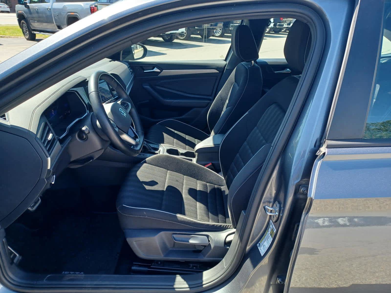 Used 2024 Volkswagen Jetta Sport FWD image 7