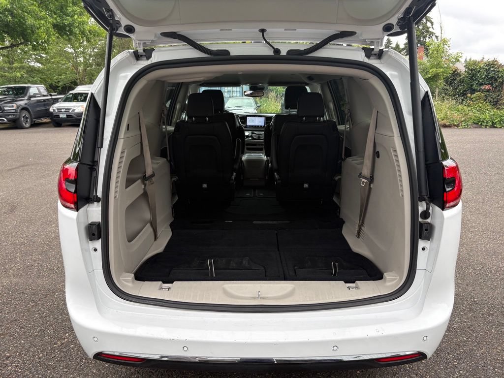 Used 2024 Chrysler Pacifica Touring-L FWD image 28
