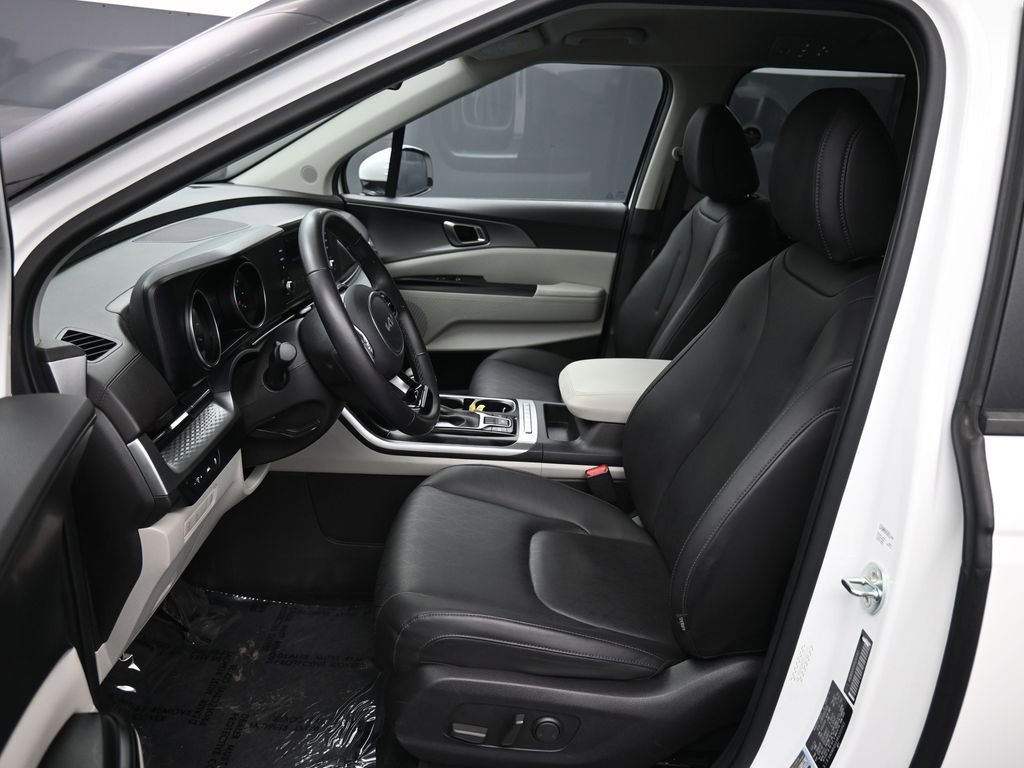 Used 2024 Kia Carnival LX FWD image 18