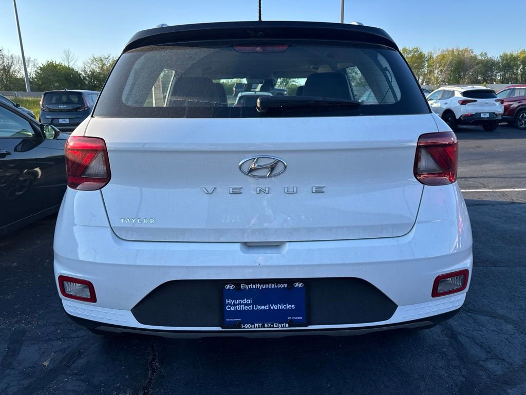 Used 2023 Hyundai Venue Limited FWD image 10