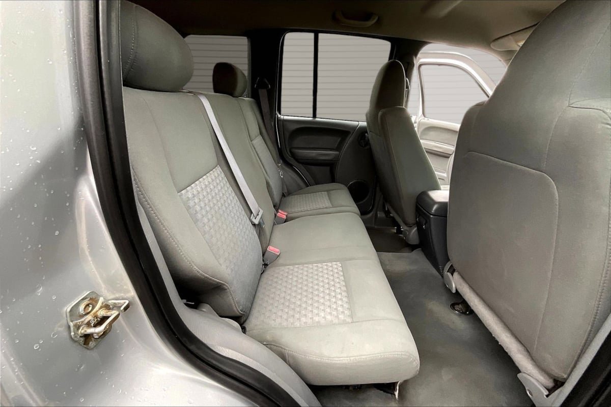 Used 2005 Jeep Liberty Sport AWD/4WD image 24