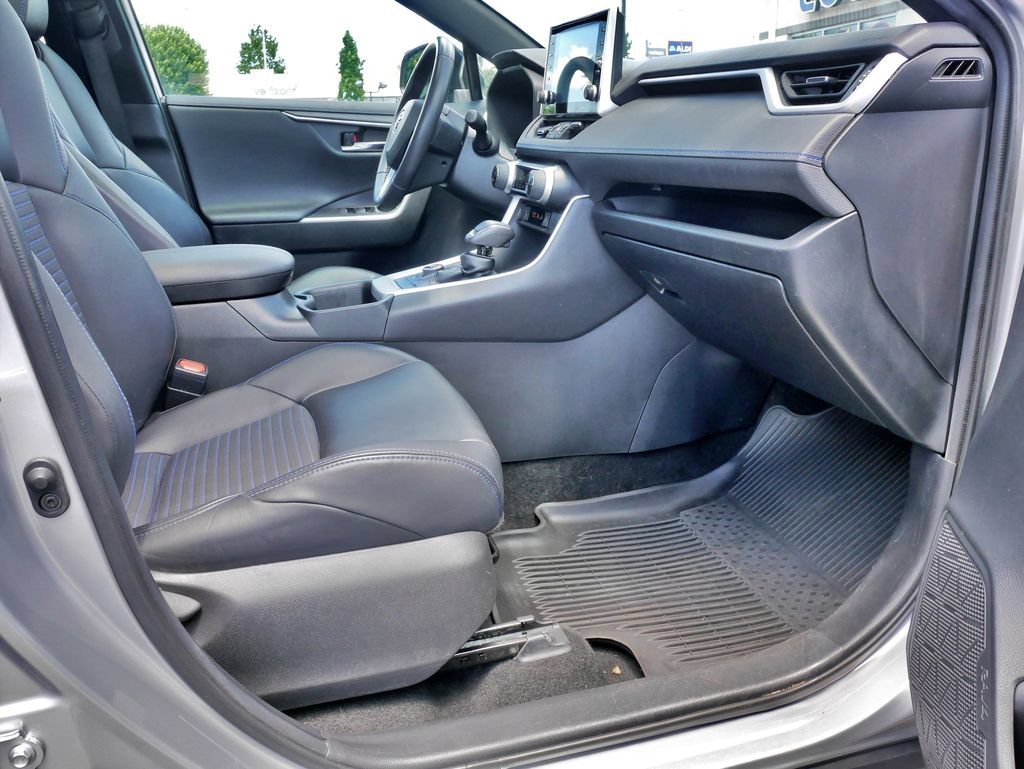 Used 2022 Toyota RAV4 XSE AWD/4WD image 12