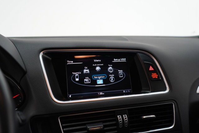 Used 2017 Audi Q5 2.0T Premium Plus w/ Technology Package image 25