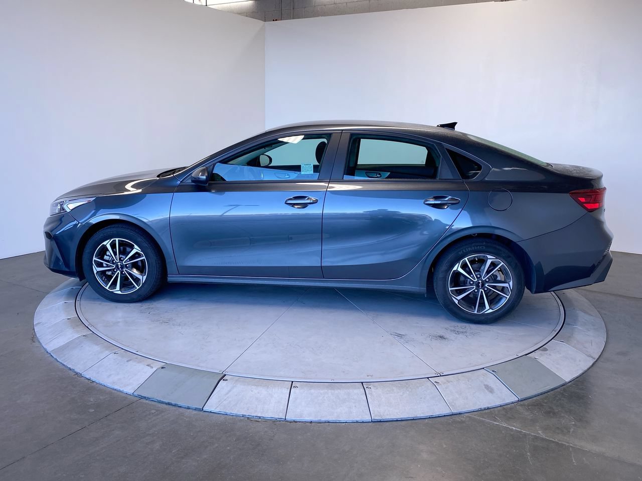 Used 2024 Kia Forte LXS FWD image 2