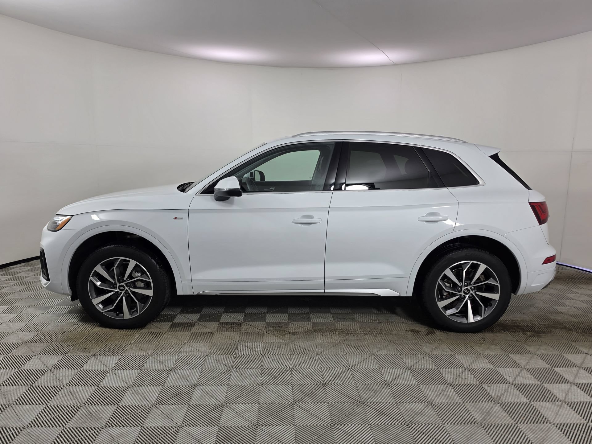 Certified 2024 Audi Q5 2.0T Premium Plus AWD/4WD image 4