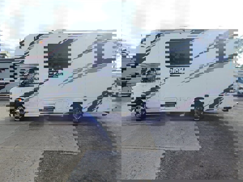 Used 2020 Chevrolet Express 4500 w/ RV Package image 6