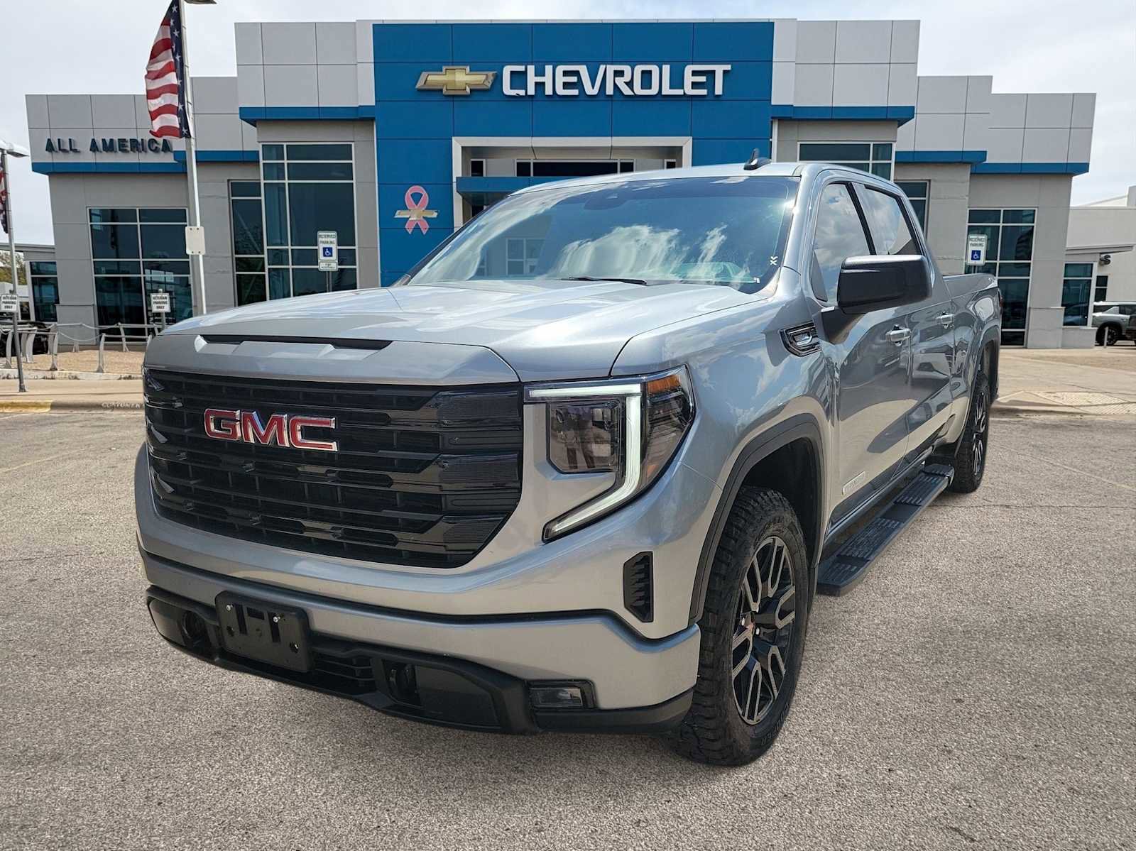 Used 2025 GMC Sierra 1500 Elevation image 1