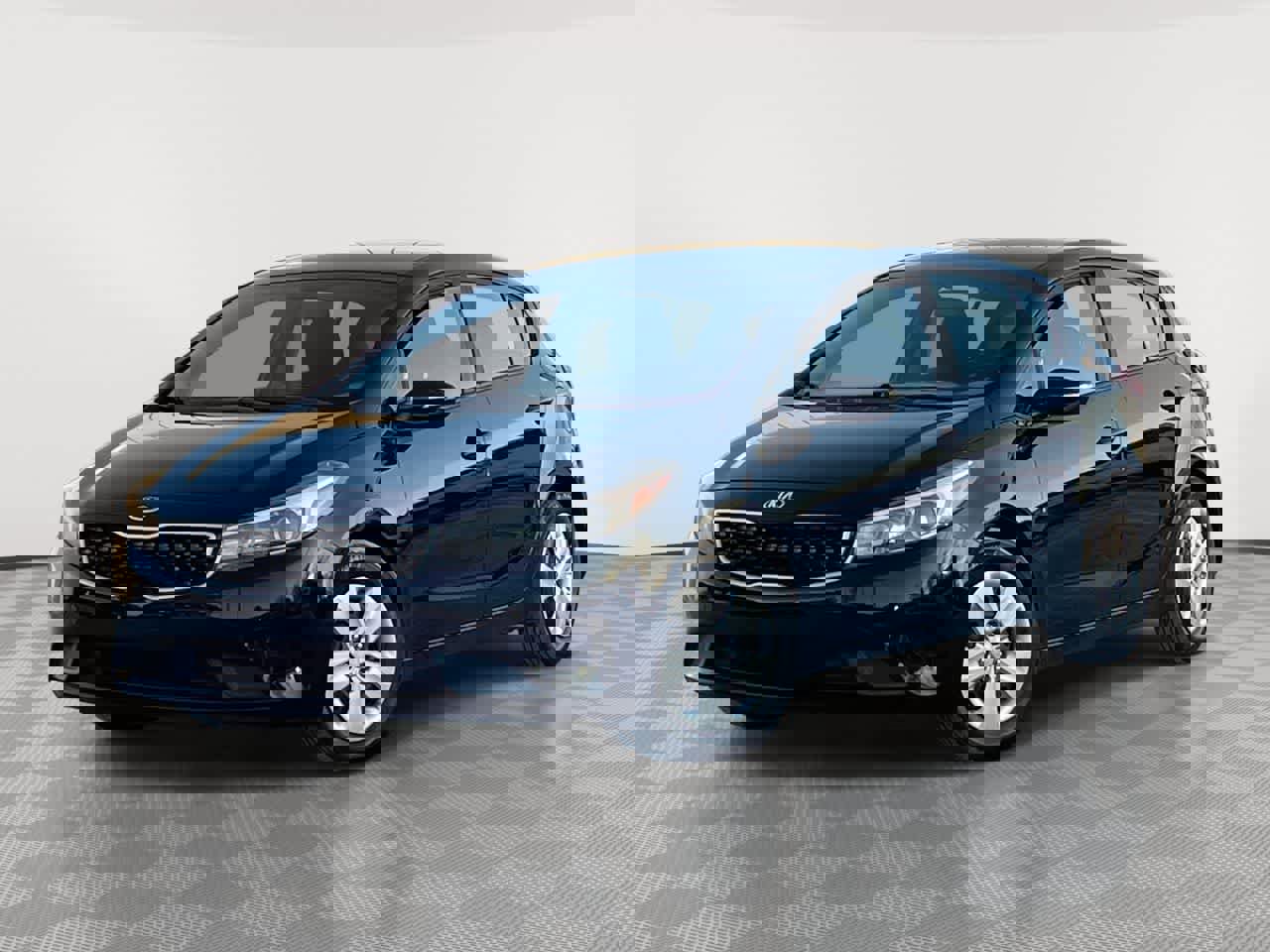 Used 2017 Kia Forte LX image 1