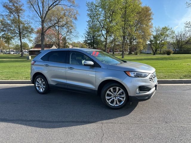 Used 2024 Ford Edge Titanium image 2