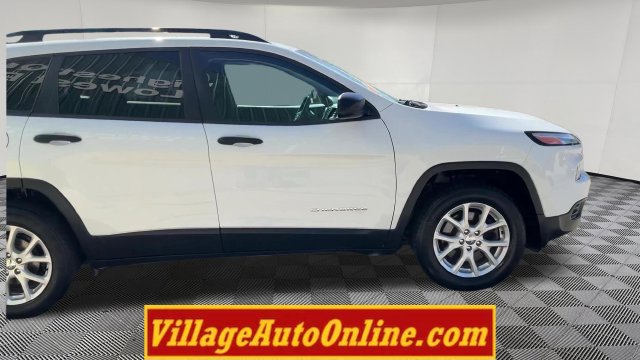 Used 2017 Jeep Cherokee Sport w/ Cold Weather Group FWD image 51