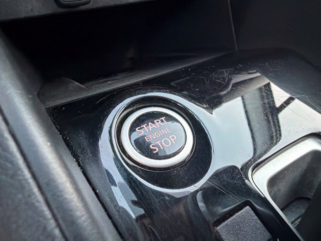 Used 2024 Nissan Versa SR FWD image 31