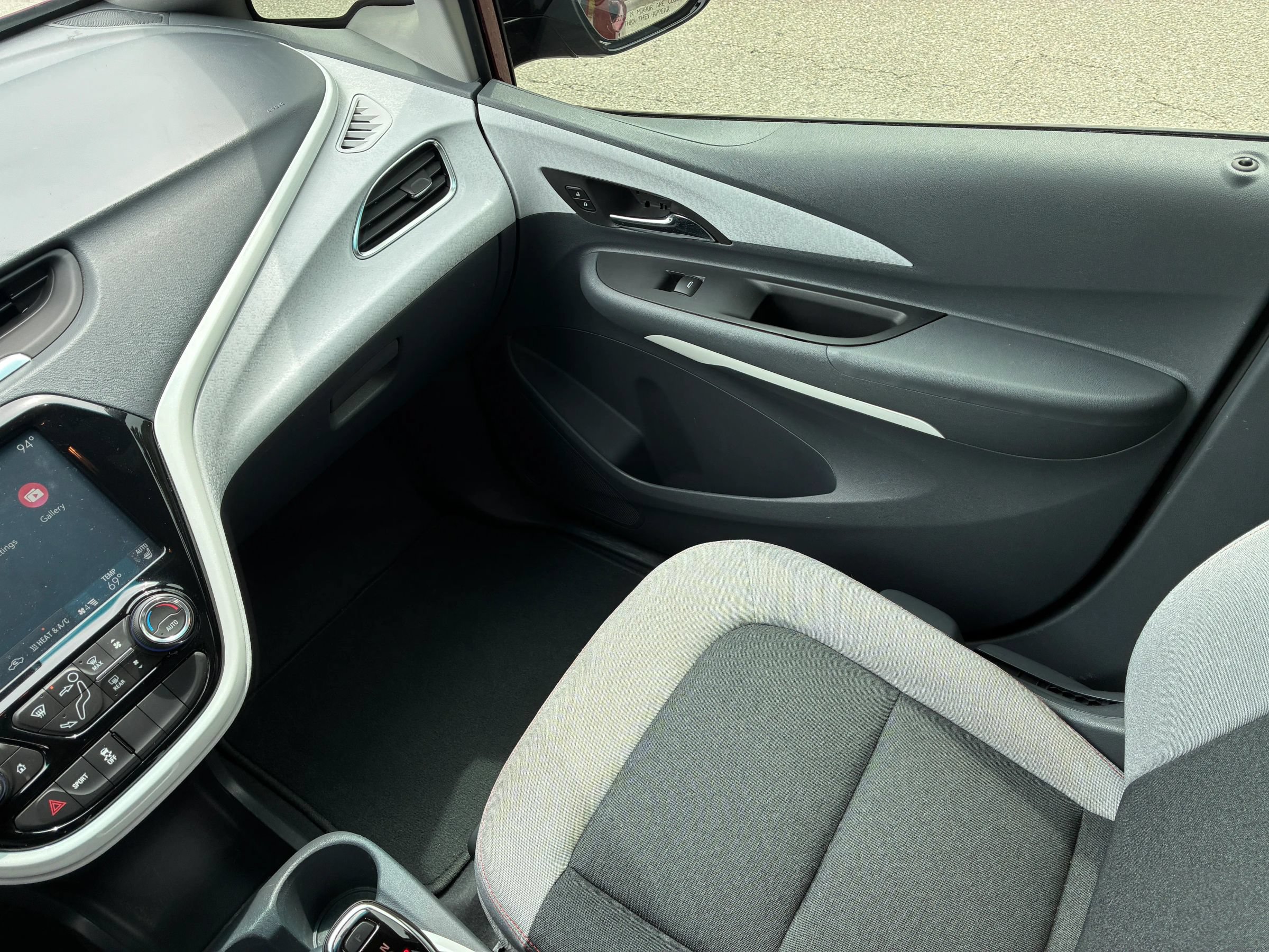 Used 2017 Chevrolet Bolt LT FWD image 13