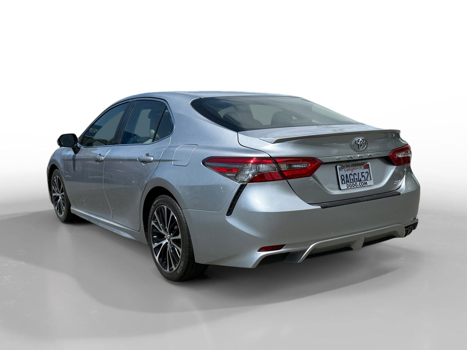 Used 2018 Toyota Camry SE w/ Moonroof Package FWD image 3