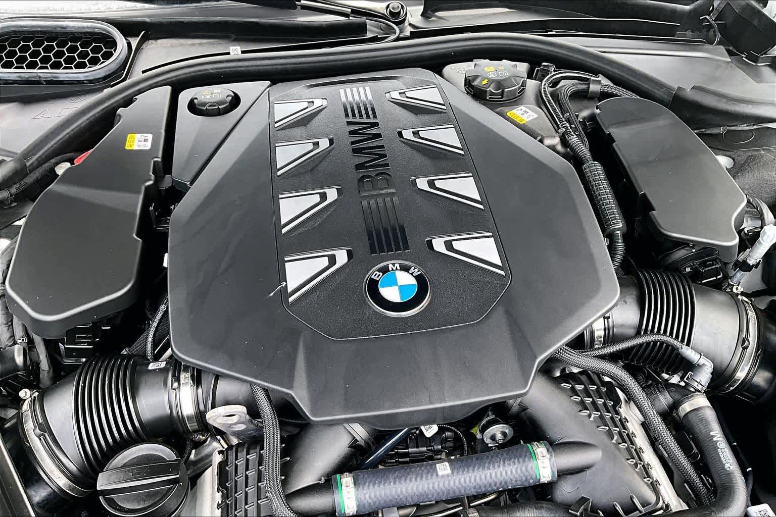 Used 2025 BMW 760i xDrive w/ Executive Package AWD/4WD image 34