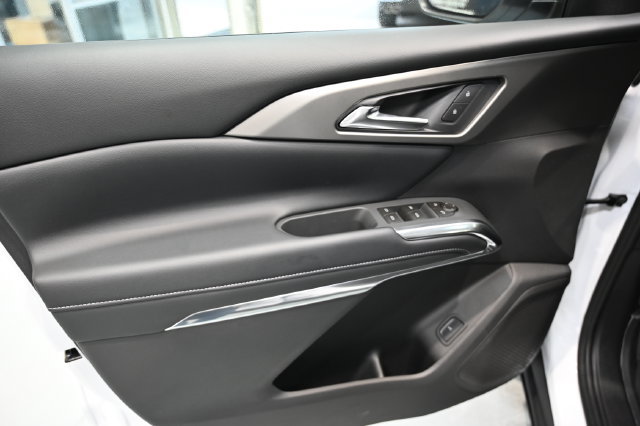 New 2027 Chevrolet Traverse LT w/ LPO, Floor Liner Package FWD image 28