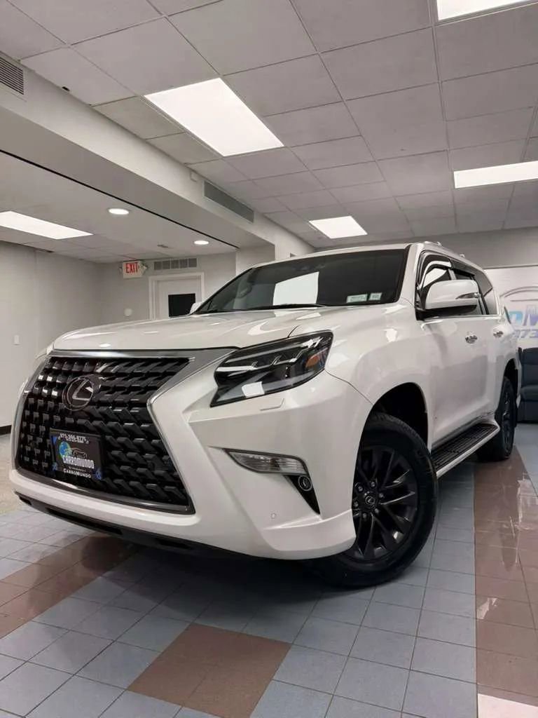 Used 2023 Lexus GX 460 Premium w/ Premium Package image 3