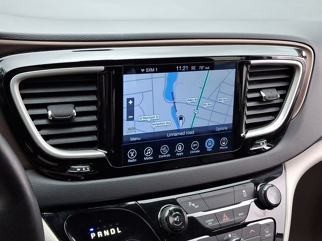 Used 2017 Chrysler Pacifica Touring-L FWD image 22