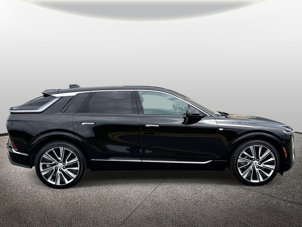 Used 2025 Cadillac Lyriq Luxury w/ LPO, Floor Liner Package image 4
