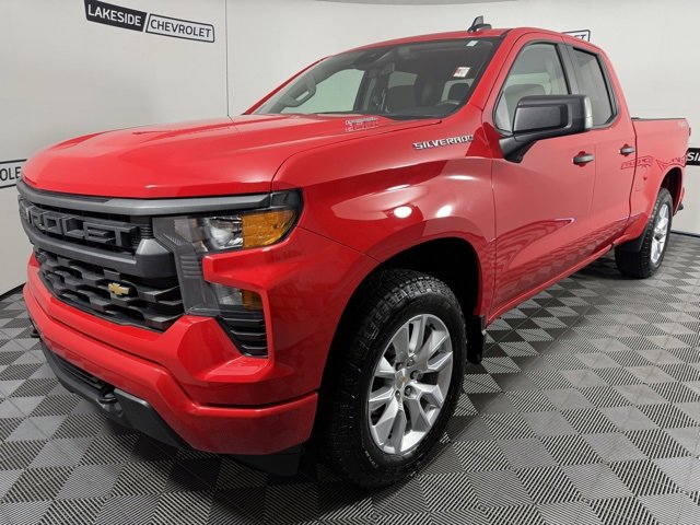 Used 2025 Chevrolet Silverado 1500 Custom image 2