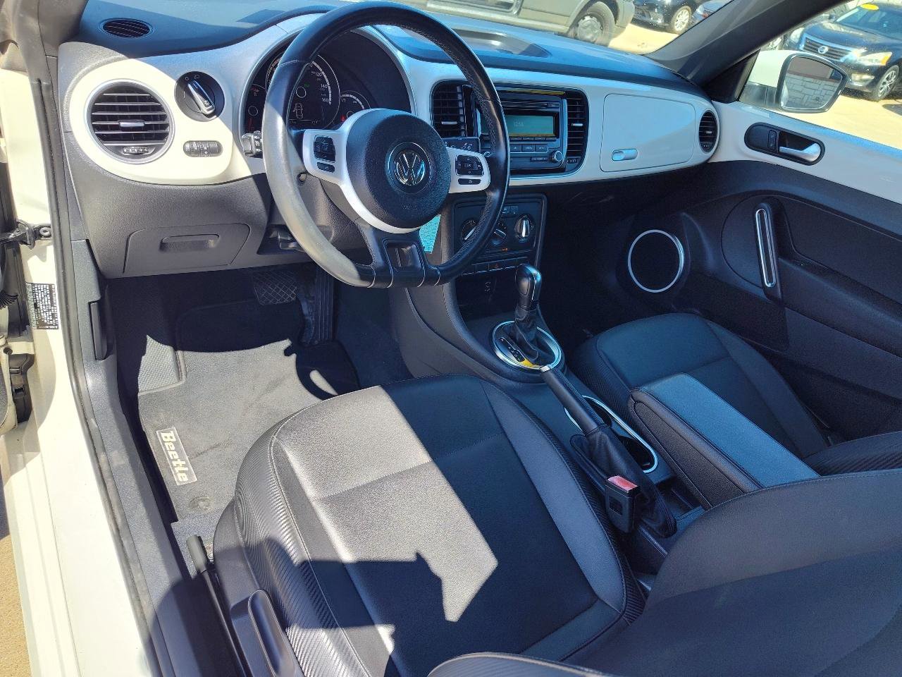 Used 2014 Volkswagen Beetle 2.5 image 16