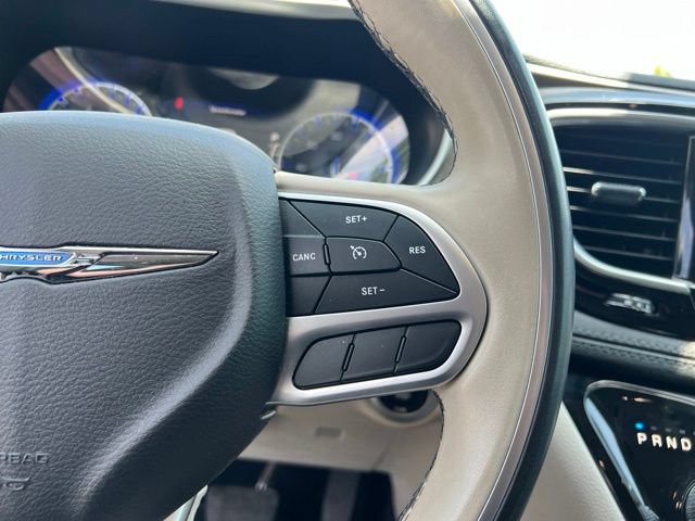 Used 2018 Chrysler Pacifica Limited FWD image 15