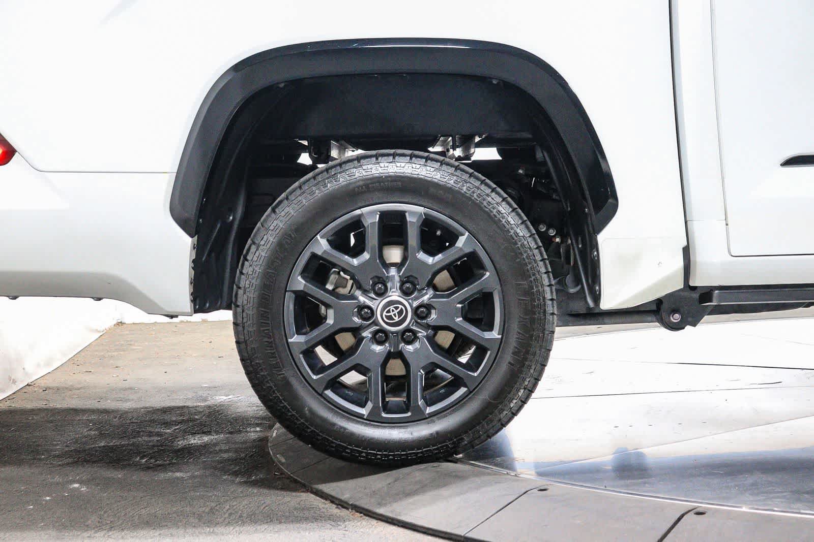 Used 2024 Toyota Tundra Platinum AWD/4WD image 7