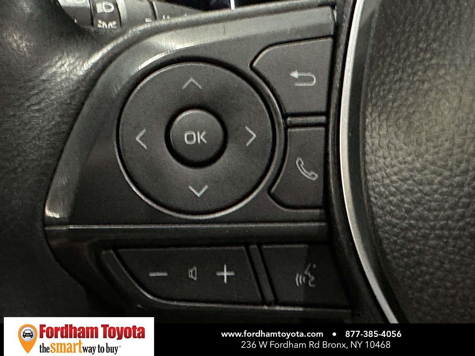 Used 2025 Toyota Corolla Cross XLE image 30