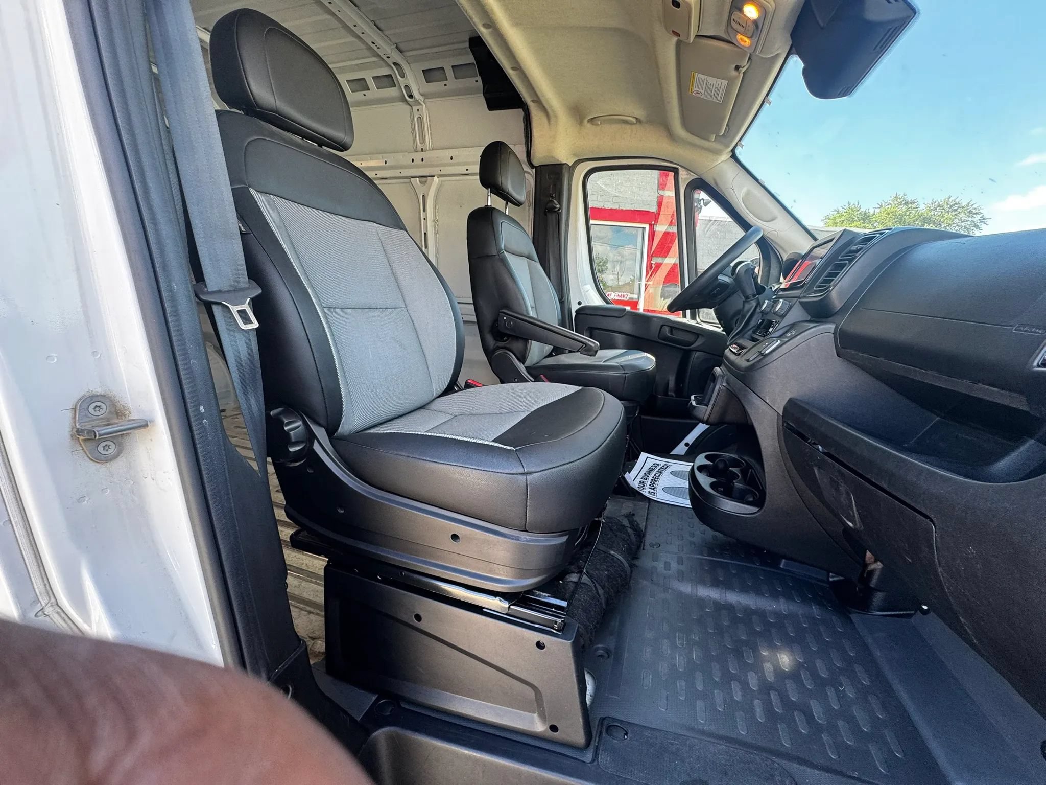 Used 2025 RAM ProMaster 2500 w/ Convenience Group FWD image 7
