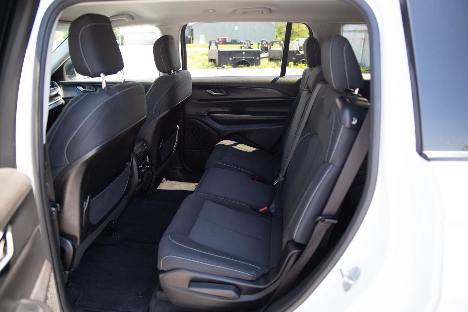 Used 2023 Jeep Grand Cherokee L Laredo AWD/4WD image 21