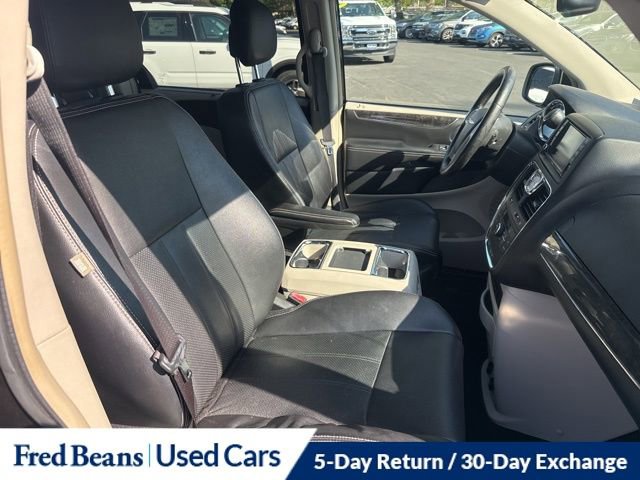 Used 2014 Chrysler Town & Country Touring-L w/ Trailer Tow Group FWD image 12