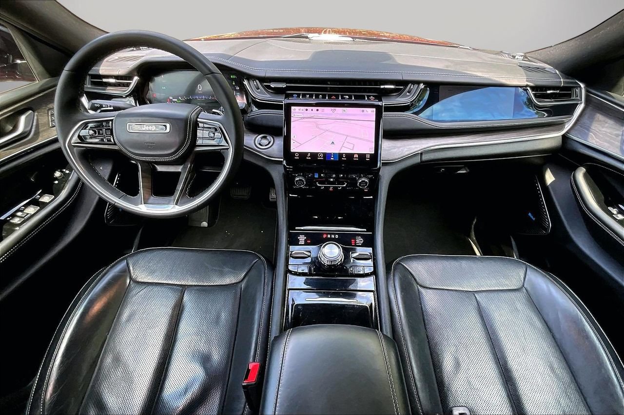Used 2023 Jeep Grand Cherokee Overland AWD/4WD image 15