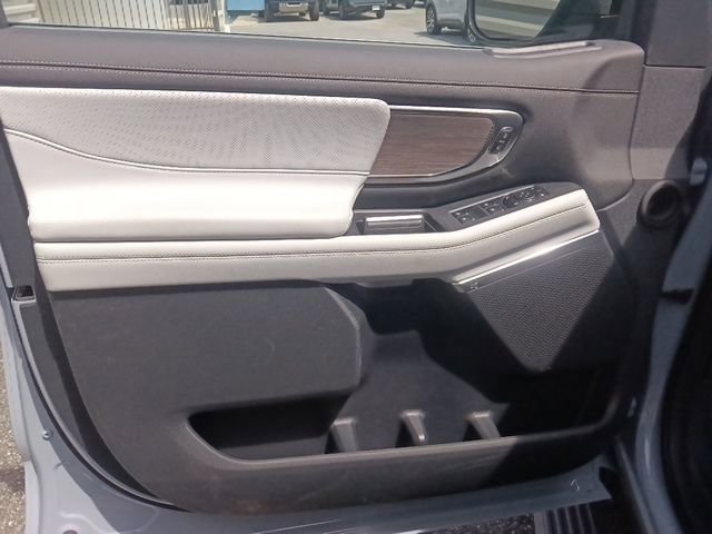 New 2026 Ford Expedition Platinum image 11