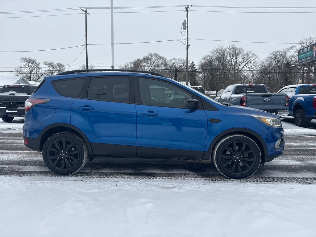 Used 2017 Ford Escape SE w/ Equipment Group 201A image 6