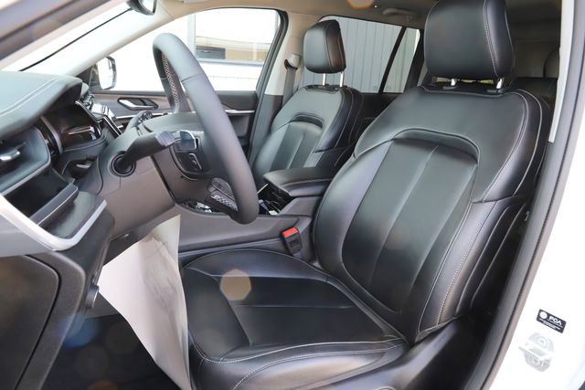 Used 2023 Jeep Grand Cherokee 4WD 4xe image 14