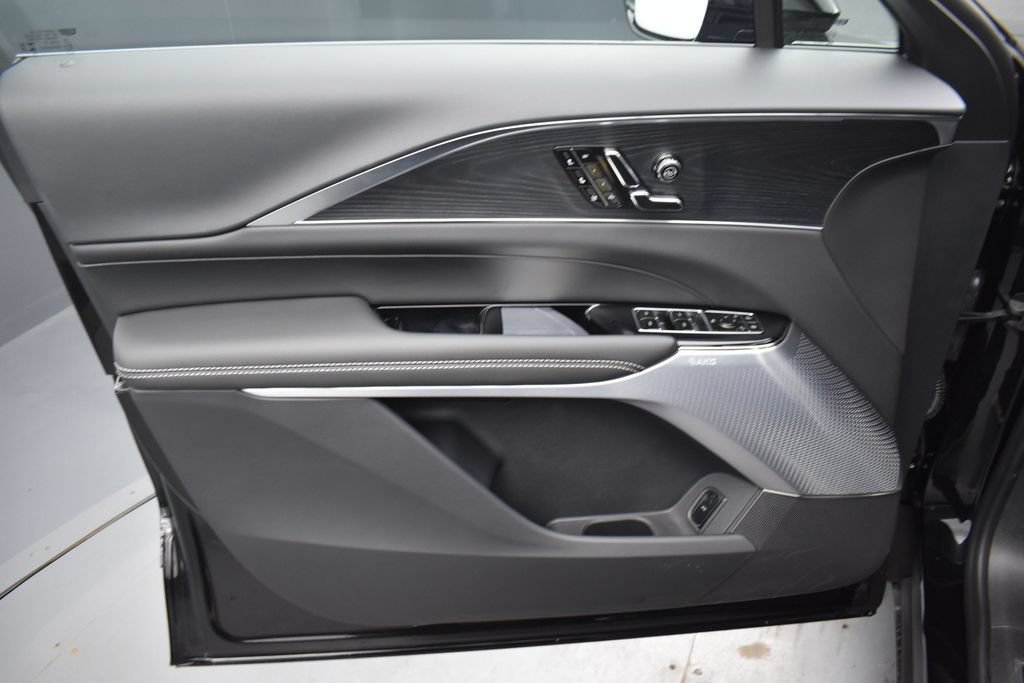 New 2026 Cadillac Lyriq Signature Sport w/ LPO, Floor Liner Package AWD/4WD image 10