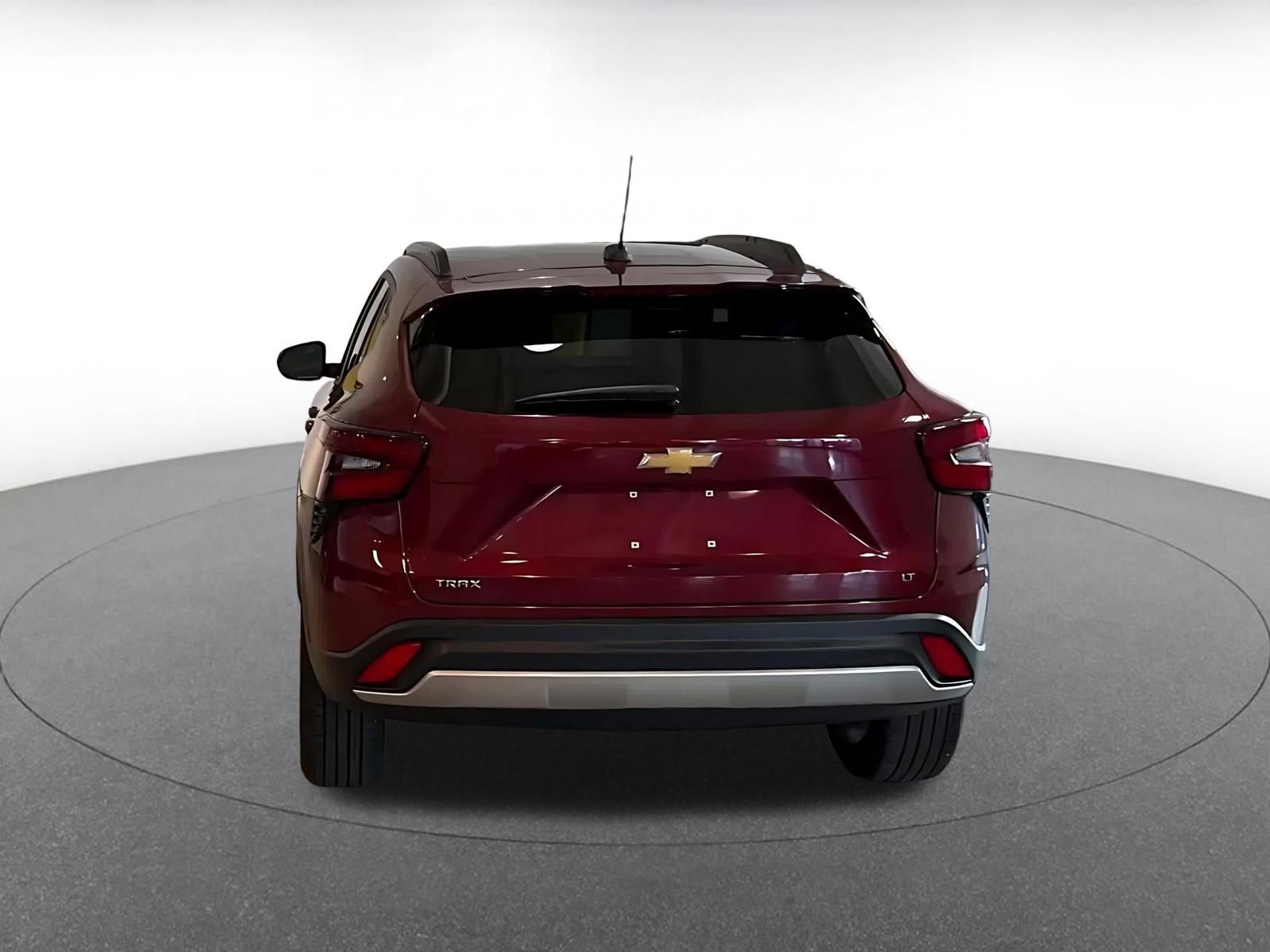 Used 2025 Chevrolet Trax LT FWD image 12